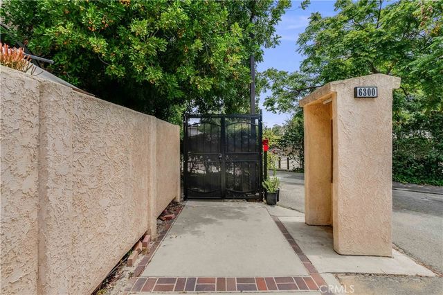 6300 Shoup Avenue 2, Woodland Hills, CA 91367