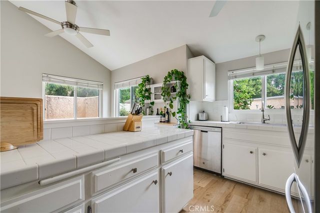 6300 Shoup Avenue 2, Woodland Hills, CA 91367