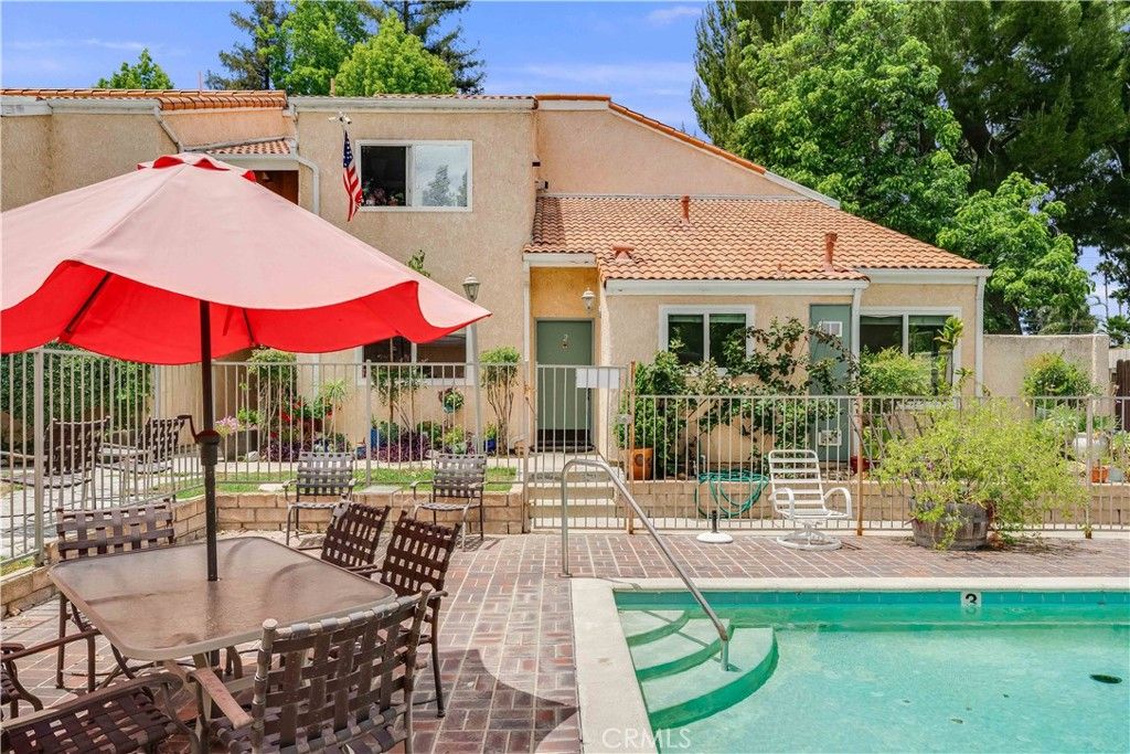 6300 Shoup Avenue 2, Woodland Hills, CA 91367