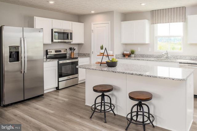 1852E MUTUAL DR, Inwood, WV 25428