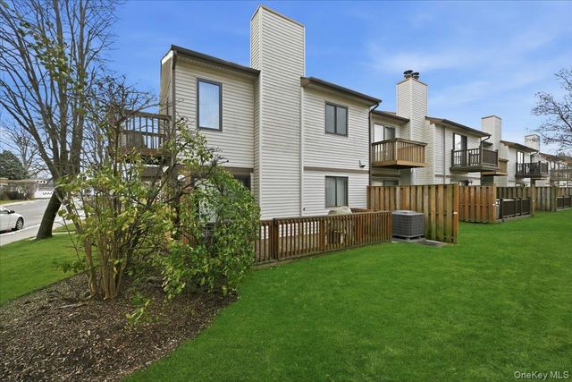 47 Balsam Court, Wantagh, NY 11793