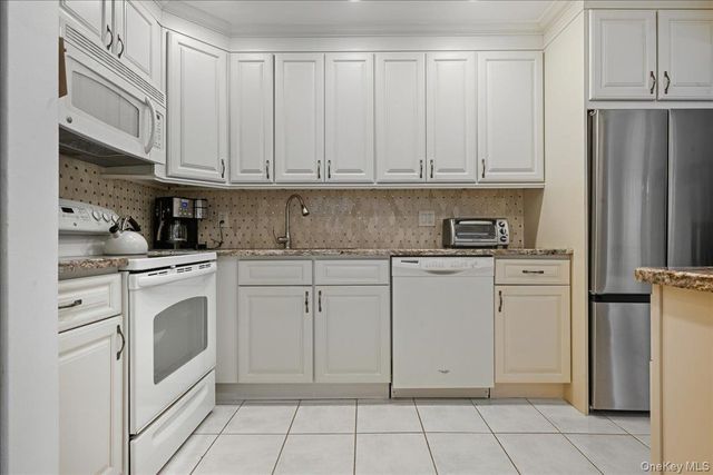 47 Balsam Court, Wantagh, NY 11793