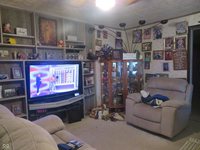 18 S Lotus Street, Orestes, IN 46063