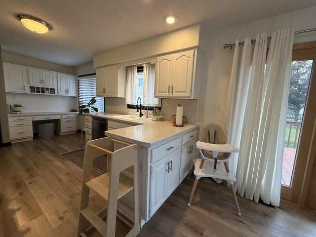 512 S 11th Avenue, Onalaska, WI 54650