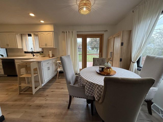 512 S 11th Avenue, Onalaska, WI 54650