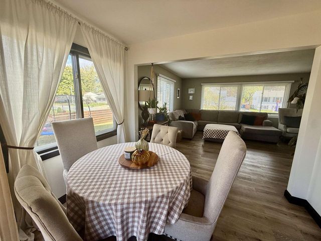 512 S 11th Avenue, Onalaska, WI 54650