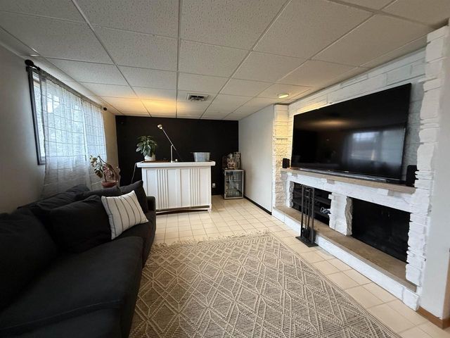 512 S 11th Avenue, Onalaska, WI 54650