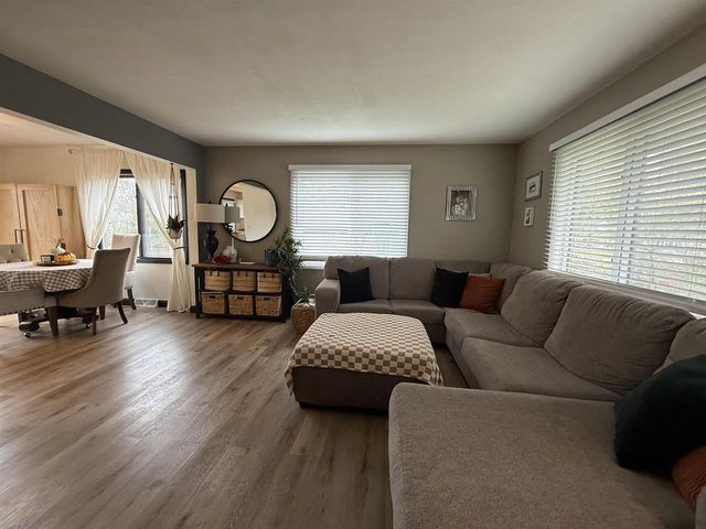 512 S 11th Avenue, Onalaska, WI 54650