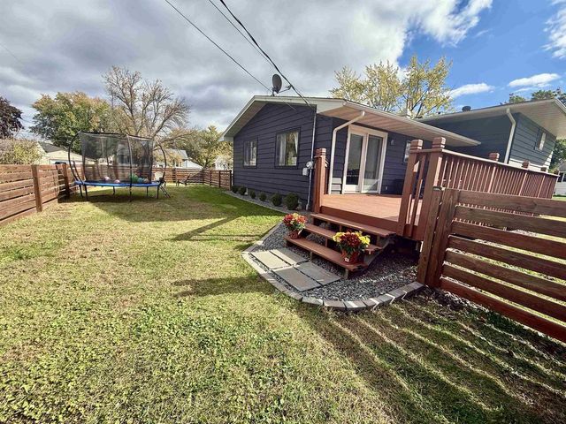 512 S 11th Avenue, Onalaska, WI 54650