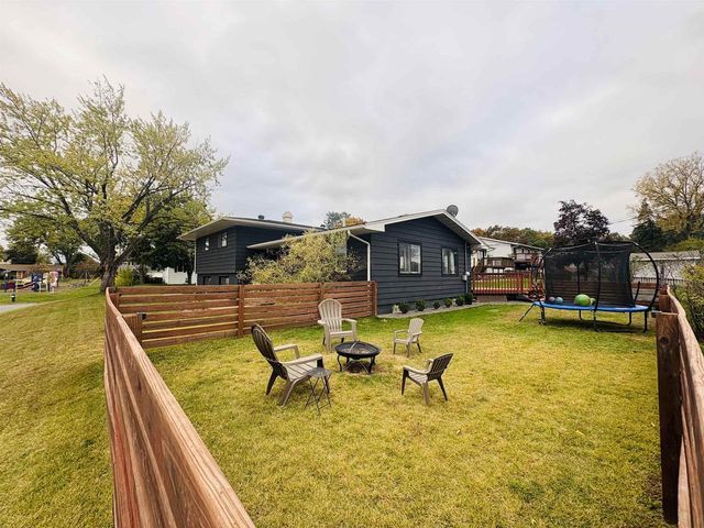 512 S 11th Avenue, Onalaska, WI 54650