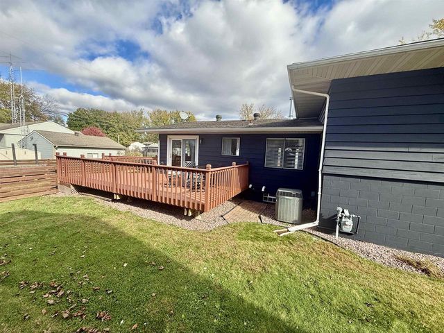 512 S 11th Avenue, Onalaska, WI 54650