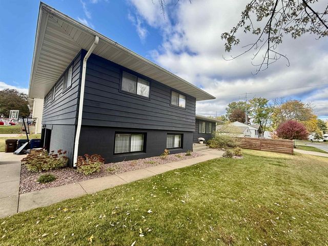 512 S 11th Avenue, Onalaska, WI 54650