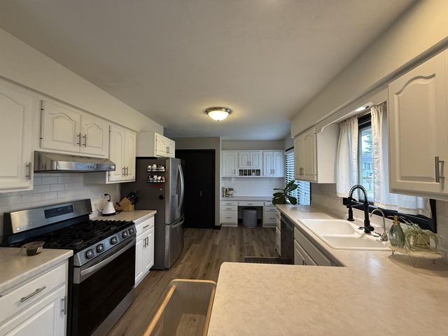 512 S 11th Avenue, Onalaska, WI 54650