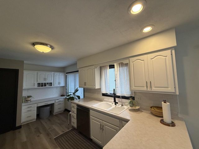 512 S 11th Avenue, Onalaska, WI 54650