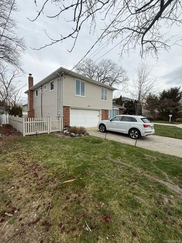 23 Geoffrey Lane, Hewlett, NY 11557