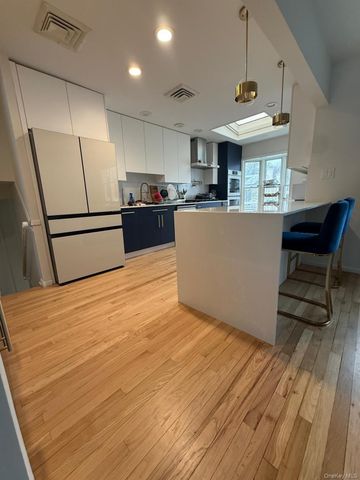 23 Geoffrey Lane, Hewlett, NY 11557