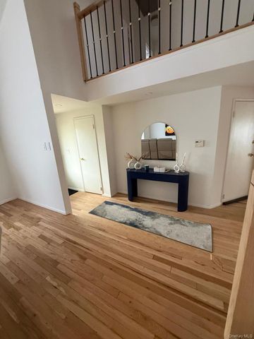23 Geoffrey Lane, Hewlett, NY 11557