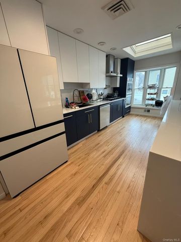 23 Geoffrey Lane, Hewlett, NY 11557