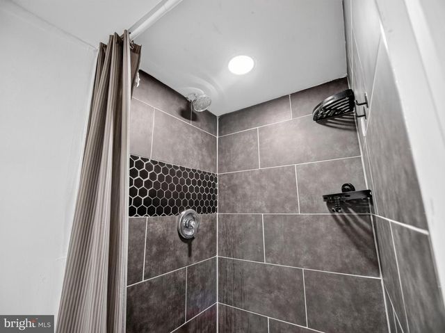 6008 ADDISON RD, Capitol Heights, MD 20743