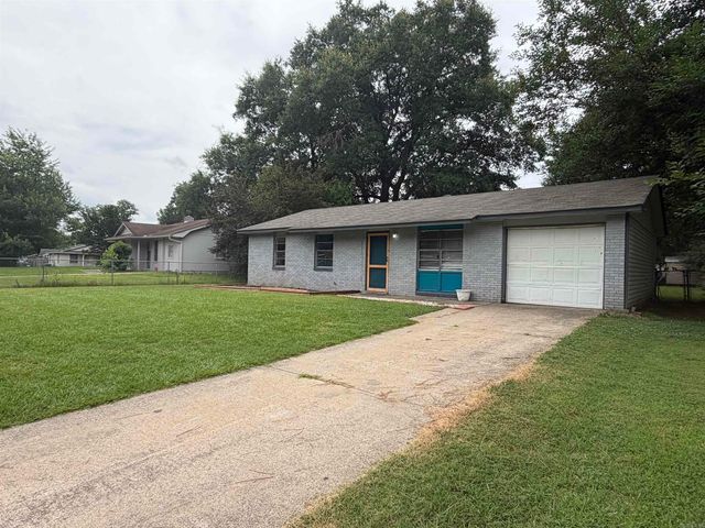 25 Collins Rd, Jacksonville, AR 72076