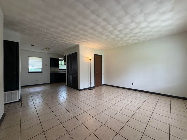 25 Collins Rd, Jacksonville, AR 72076