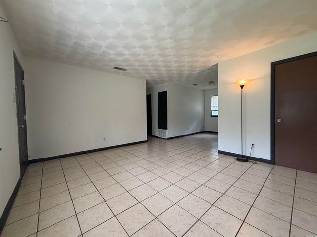 25 Collins Rd, Jacksonville, AR 72076