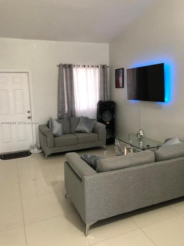 27 NE 13th Ave 4, Homestead, FL 33033