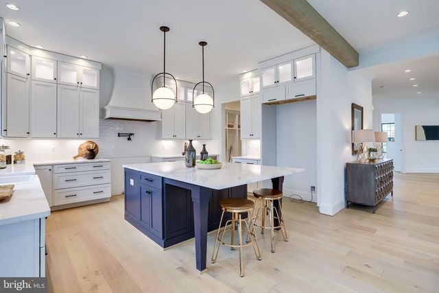 1933 N VAN BUREN ST, Arlington, VA 22205