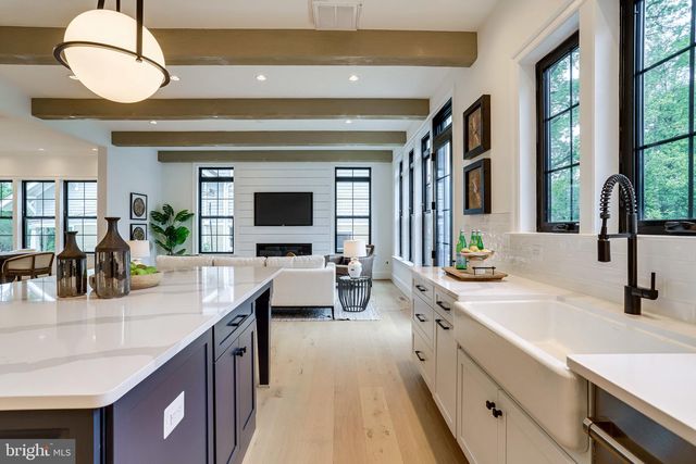 1933 N VAN BUREN ST, Arlington, VA 22205