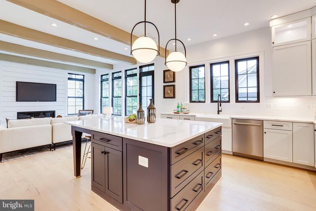 1933 N VAN BUREN ST, Arlington, VA 22205