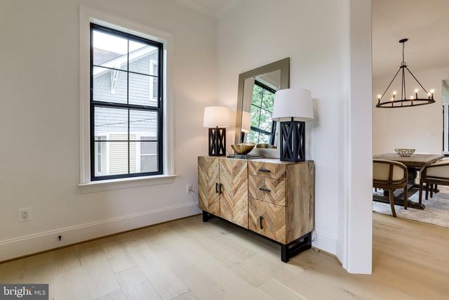 1933 N VAN BUREN ST, Arlington, VA 22205