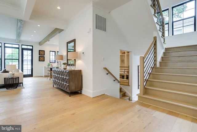 1933 N VAN BUREN ST, Arlington, VA 22205