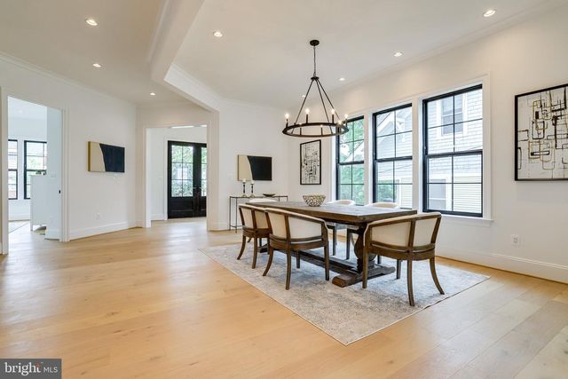 1933 N VAN BUREN ST, Arlington, VA 22205