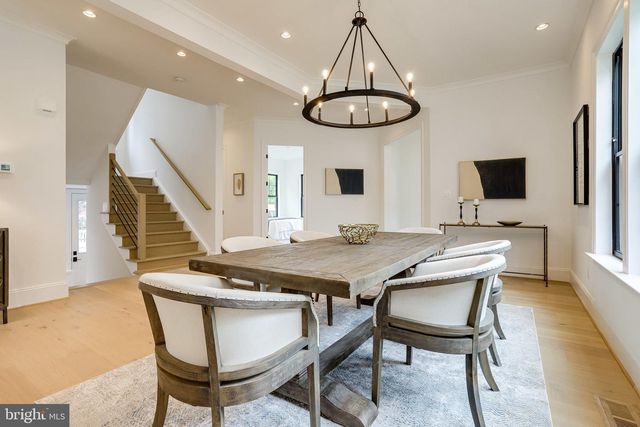 1933 N VAN BUREN ST, Arlington, VA 22205