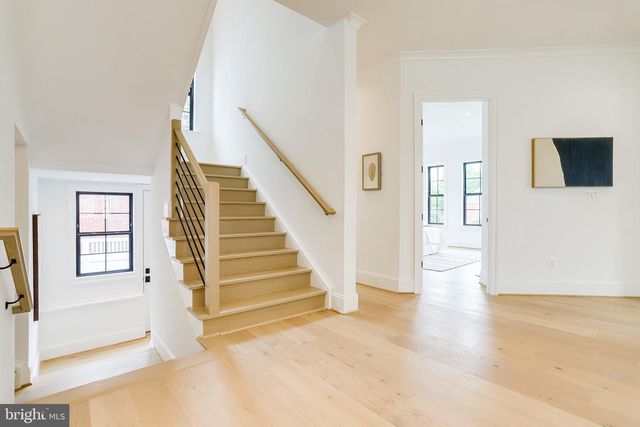 1933 N VAN BUREN ST, Arlington, VA 22205