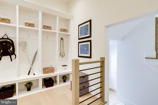 1933 N VAN BUREN ST, Arlington, VA 22205