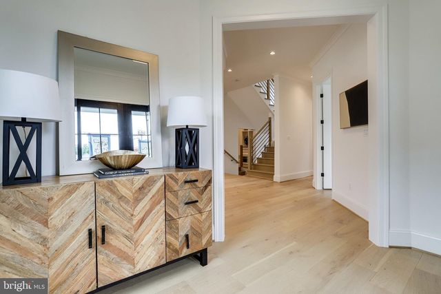 1933 N VAN BUREN ST, Arlington, VA 22205