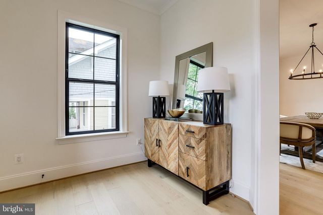 1933 N VAN BUREN ST, Arlington, VA 22205