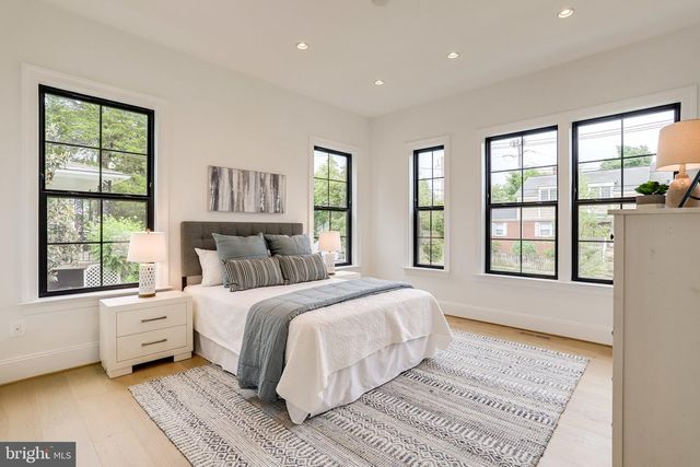 1933 N VAN BUREN ST, Arlington, VA 22205