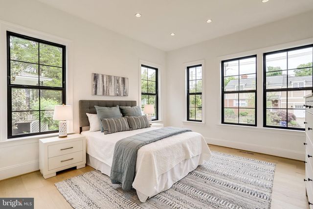 1933 N VAN BUREN ST, Arlington, VA 22205