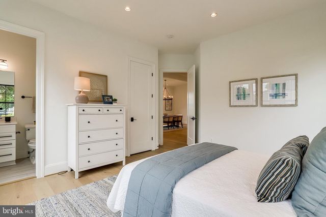 1933 N VAN BUREN ST, Arlington, VA 22205