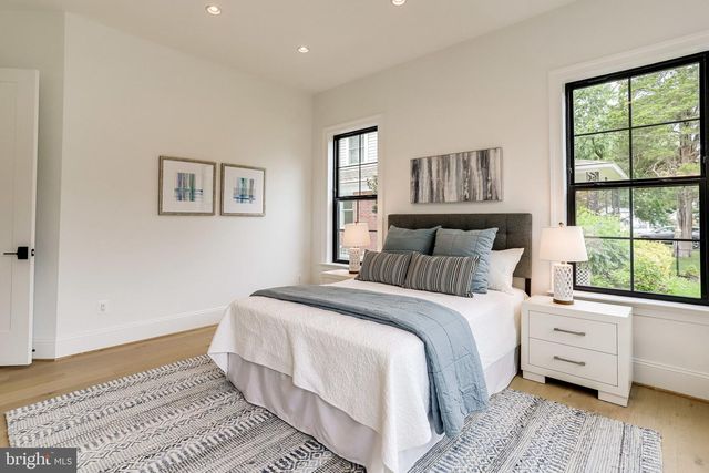 1933 N VAN BUREN ST, Arlington, VA 22205