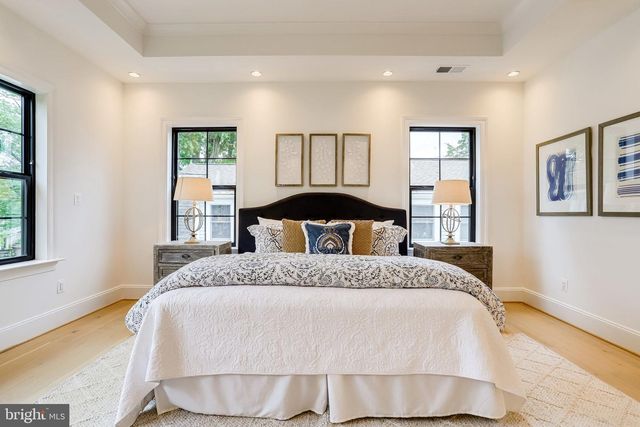 1933 N VAN BUREN ST, Arlington, VA 22205