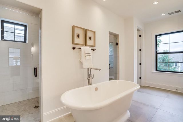 1933 N VAN BUREN ST, Arlington, VA 22205