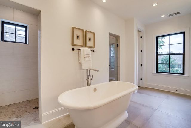 1933 N VAN BUREN ST, Arlington, VA 22205