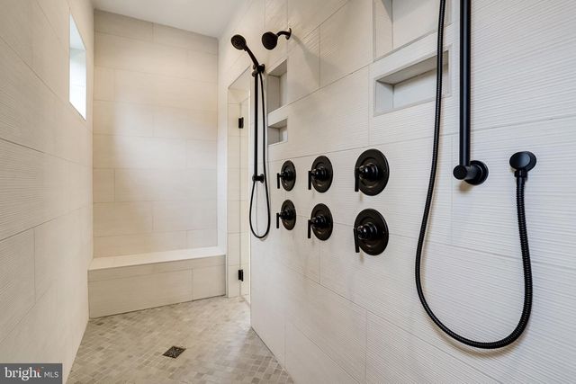 1933 N VAN BUREN ST, Arlington, VA 22205