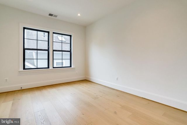 1933 N VAN BUREN ST, Arlington, VA 22205