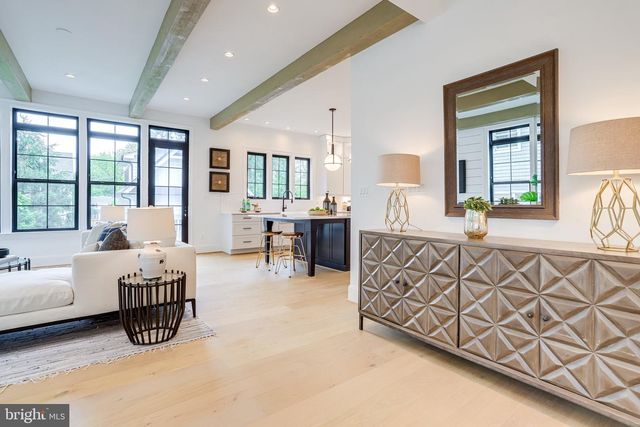 1933 N VAN BUREN ST, Arlington, VA 22205