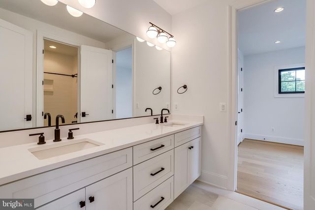 1933 N VAN BUREN ST, Arlington, VA 22205