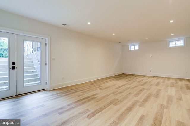 1933 N VAN BUREN ST, Arlington, VA 22205